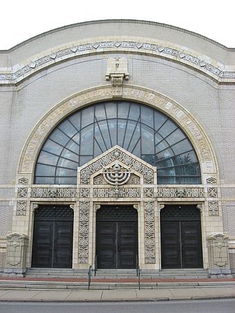 Facade of Temple Rodef Shalom.jpg