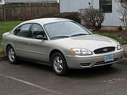 Ford Taurus (2005) (photograph by Theo, 2006)