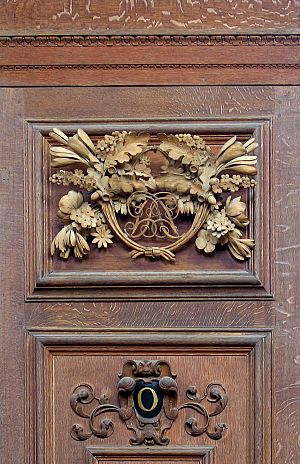 GrinlingGibbonsWrenLibraryCarving