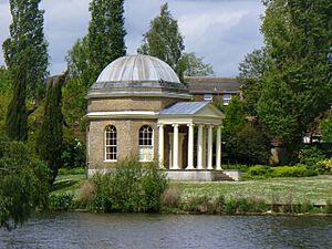 Hampton - Garrick Temple - geograph.org.uk - 5255187
