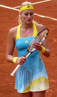 Kristina Mladenovic - Roland-Garros 2013 cropped - 002