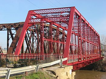 Ohio Street Bridge at Evansville, western portal and southern side.jpg