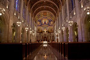 Our Lady, Queen of the Most Holy Rosary Cathedral (Toledo, Ohio) - nave 2
