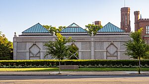 Sackler Gallery - National Museum of Asian Art (53830787697).jpg