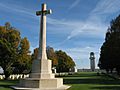 Villers-Bretonneux mémorial australien (croix et tour en automne) 1