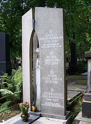 Warszawa 8993, grave of politician Izabela Jaruga-Nowacka at Powązki Cemetery