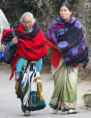 Women in Traditional Dress - Darjeeling - West Bengal - India (12406166323)