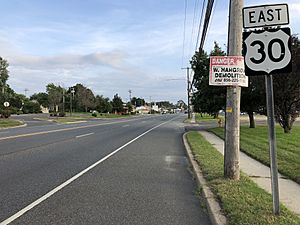 2018-10-01 17 25 09 View east along U.S. Route 30 (White Horse Pike) just east of New Road in Stratford, Camden County, New Jersey