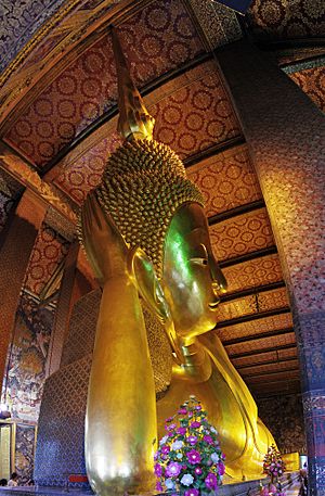 Bangkok Wat Pho reclining Buddha