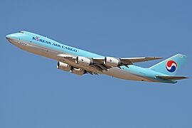 Boeing 747-8HTF ‘HL7610’ Korean Air Cargo (31227420953)