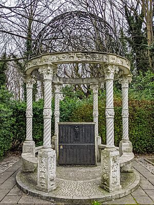 Bromley-by-Bow Gasworks Memorial Garden - Rotunda - 2022-03-28