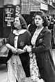 Bundesarchiv Bild 183-N0619-506, Paris, Jüdische Frauen mit Stern