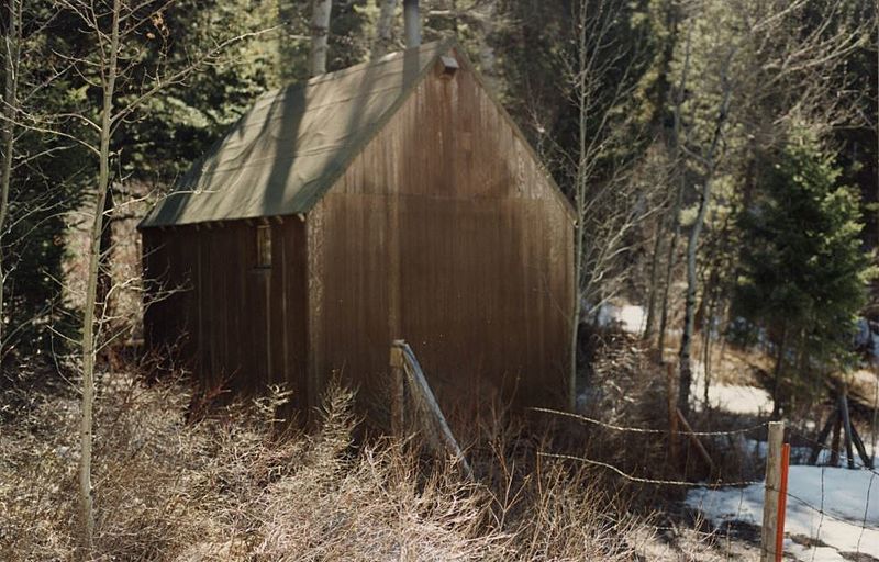 Cabin outside 1 0