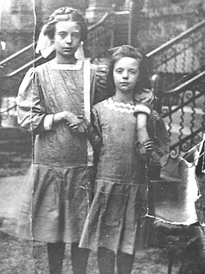 Day and sister Della ca. 1910