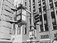 Detroit Bank Clock2