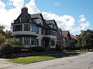 Homes on Biwdell Pkwy nr Ashland Elmwood Historic District West Sep 12
