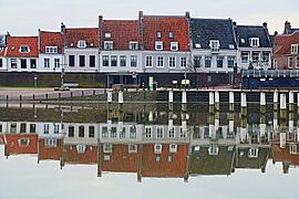 Hoog water in de Stadshaven in Wijk bij Duurstede