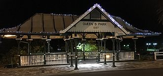 Jubilee Bandstand or Queen's Park Rotunda at night 01.jpg