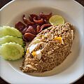 Khao phat nam phrik long ruea
