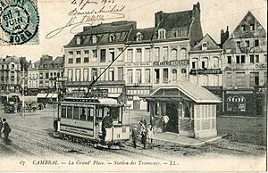 LL 67 - CAMBRAI - La Grand'Place - Station des Tramways
