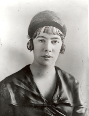Nellie Gifford, 1917.png
