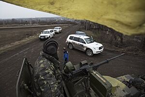OSCE SMM monitoring the movement of heavy weaponry in eastern Ukraine (16524364807)