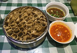 Oat noodle rolls served in Beijing (20170406174236)