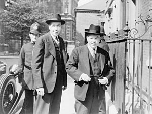 William Lyon Mackenzie King and Norman Robertson attending the Commonwealth Prime Ministers’ Conference - William Lyon Mackenzie King et Norman Robertson assistant à la conférence des premiers ministres du Commonwealth (25134542897)