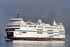 2021-11-26 01 BC Ferries MV QUEEN OF SURREY - IMO 7902221.jpg