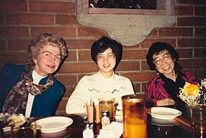 Barbara Paulson, Vickie Wang and Helen Ling from JPL, socializing over lunch.jpg