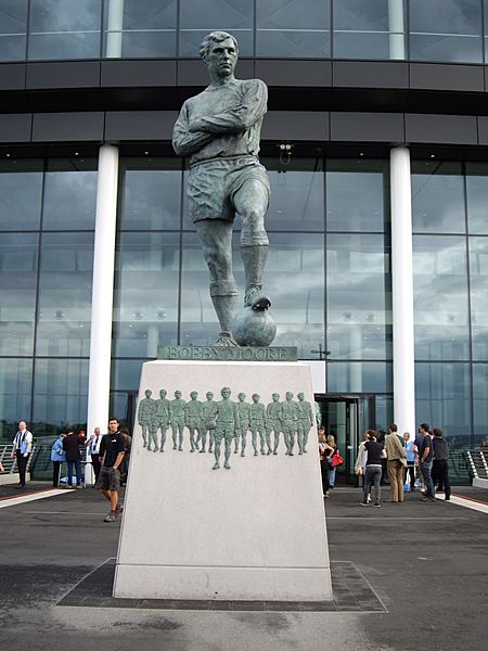 Bobby Moore statue (559377042)