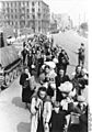 Bundesarchiv Bild 101I-695-0423-14, Warschauer Aufstand, flüchtende Zivilisten