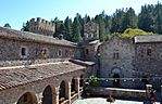 Castello di Amorosa courtyard 2 (cropped).JPG
