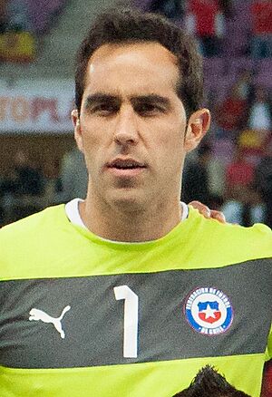 Claudio Bravo Footballteam of Chile - Spain vs. Chile, 10th September 2013 (cropped).jpg