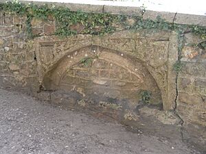 ColcombeCastleWindowArch