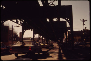ELEVATED RAILROAD STRUCTURE AND BLIGHTED AREA BELOW WASHINGTON STREET SOUTH FROM THE CORNER OF BARTLETT - NARA - 550012