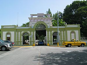 Entrada al Cementerio Civil de Ponce, en Barrio Portugues Urbano, Ponce, Puerto Rico (IMG 2994)