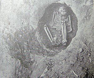 Harrington-round-grave-burial-tn1