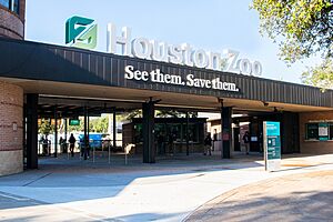 Houston Zoo Main Entrance.jpg