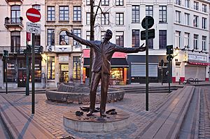 Jacques Brel memorial bronze statue by Tom Frantzen on place de la Vieille Halle aux Blés during the evening civil twilight in Brussels, Belgium (DSCF4316)