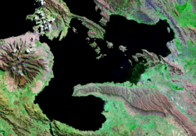 Lago Menor o Huiñamarca Perú Bolivia Satelital map 68.85829W 16