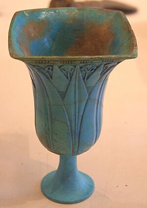 Louvre calice forme nenuphar