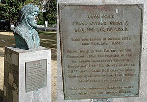 NZ - Akaroa - Frank Worsley bust