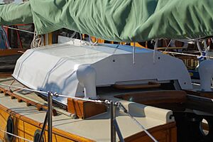 Nestable dinghy on sailboat cabin