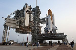 Payload canister and Atlantis at Pad 39A