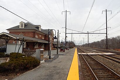Perryville station facing north, March 2015.jpg