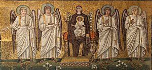 Sant'Apollinare Nuovo, mosaico della Madre di Dio in trono con il Bambino, circondata da quattro angeli. - panoramio