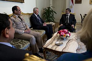 Secretary of Defense Chuck Hagel meets with Egyptian President Mohamed Morsy in Cairo, Egypt, April 24, 2013