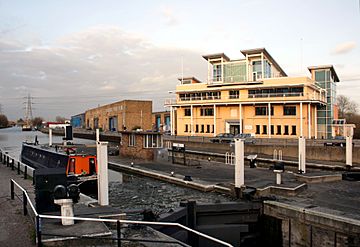 Tottenham Lock.jpg