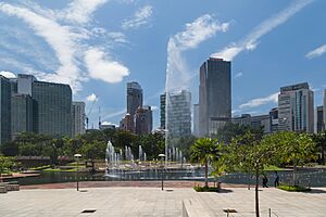 2016 Kuala Lumpur, Park KLCC, Fontanna na jeziorze Symphony (01)
